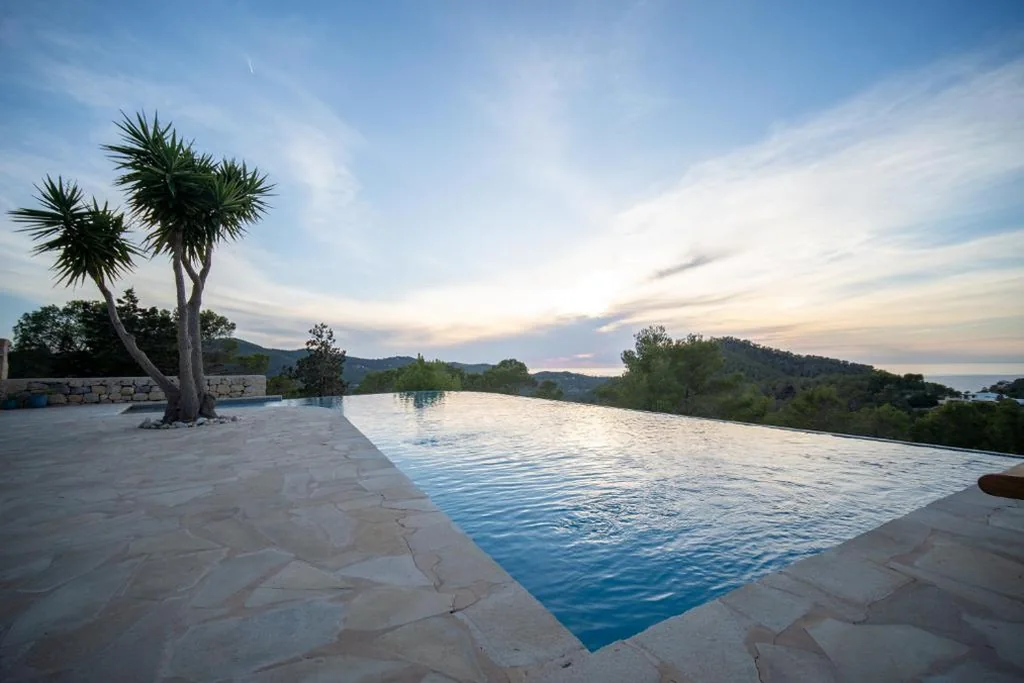 Villa — Can Pla Roig con vistas al Mar y la Puesta de Sol