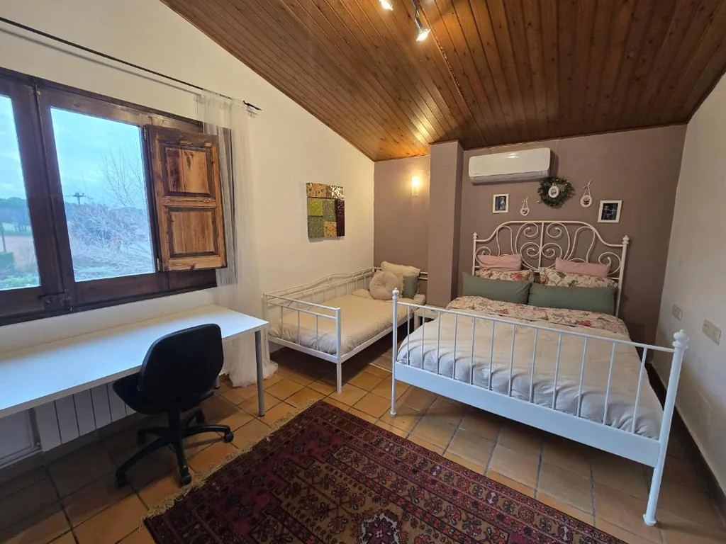 Dreibettzimmer mit eigenem Bad — Can Rossa