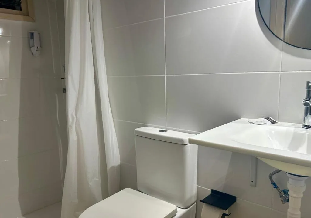 Habitación Doble - 2 camas — Can Setmanes by CozyCatalonia - Hostal Central Blanes