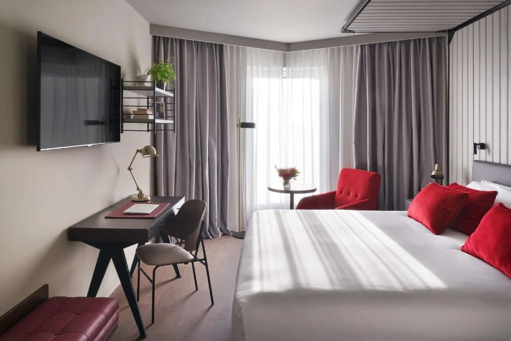 Quarto com cama extragrande — Canopy by Hilton Madrid Castellana