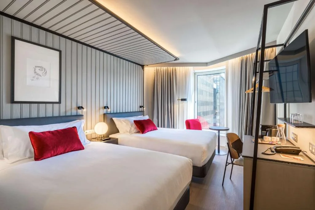 Quarto Duplo - 2 camas de casal — Canopy by Hilton Madrid Castellana