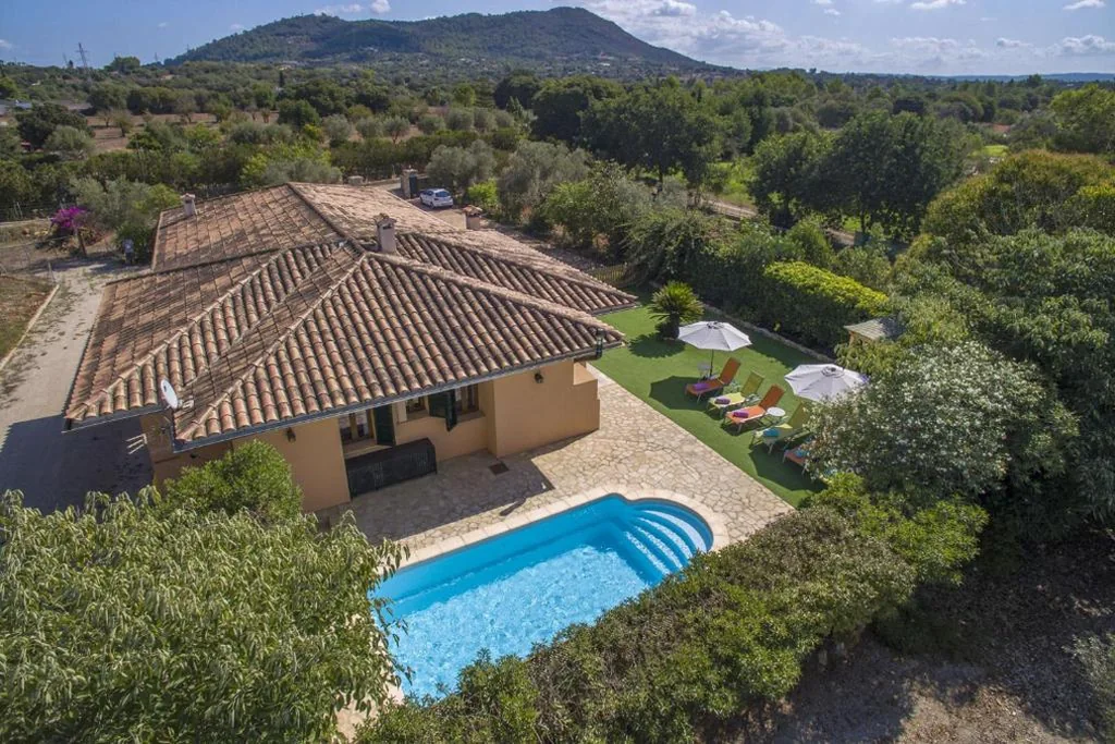 Villa — Cantarellas