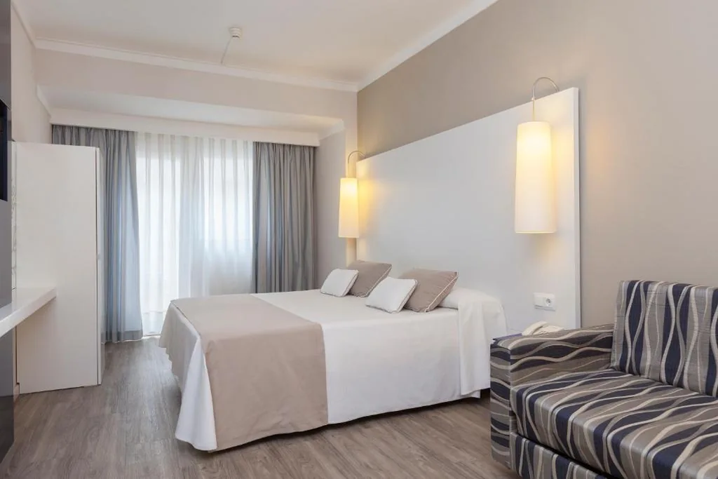 Habitación Doble Básica - 1 o 2 camas — Canyelles Platja
