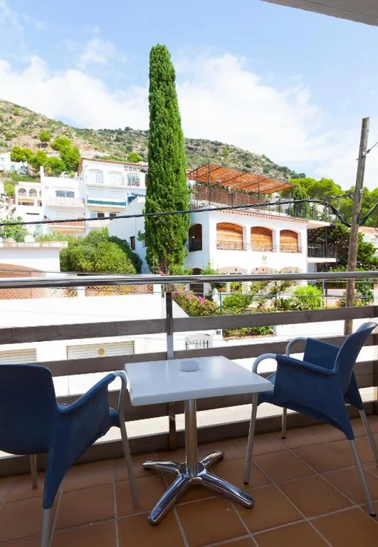Habitación Triple Estándar (2 adultos + 1 niño) — Canyelles Platja