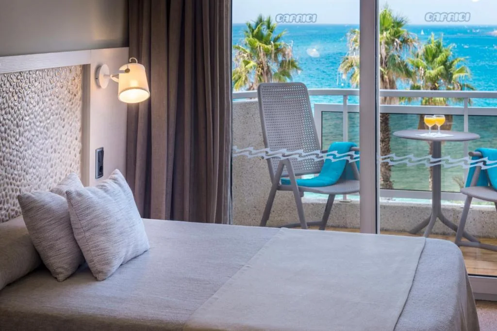 Chambre double Privilege avec vue frontale sur la mer — Caprici Beach Hotel & Spa