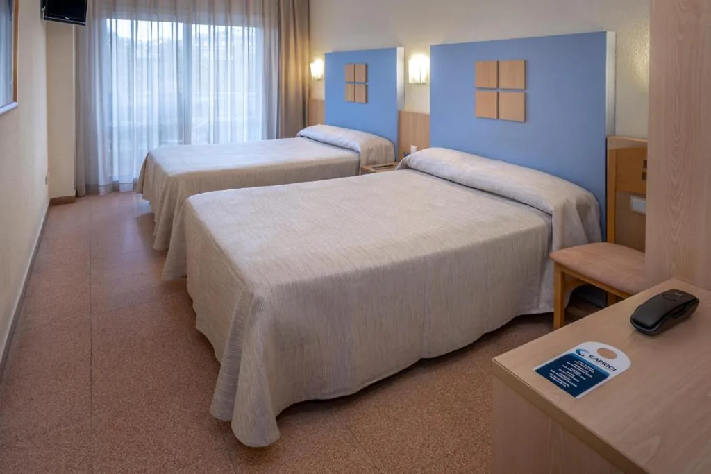Chambre triple — Caprici Beach Hotel & Spa