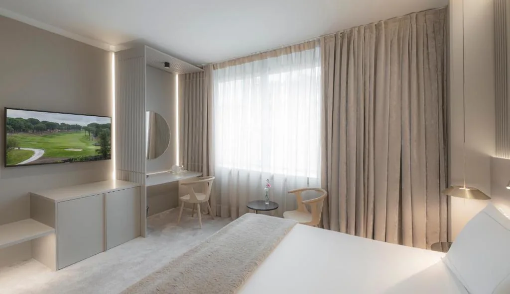 デラックスルーム（大型ベッド1台） — Carlemany Girona