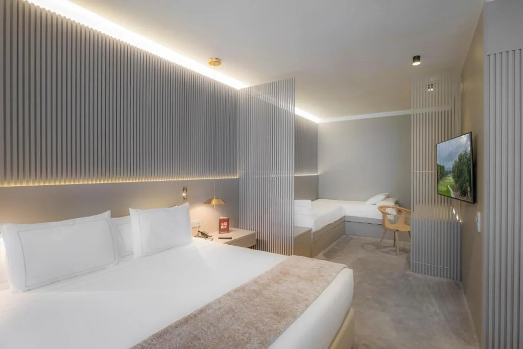 ファミリールーム（大人2名＋子ども2名） — Carlemany Girona