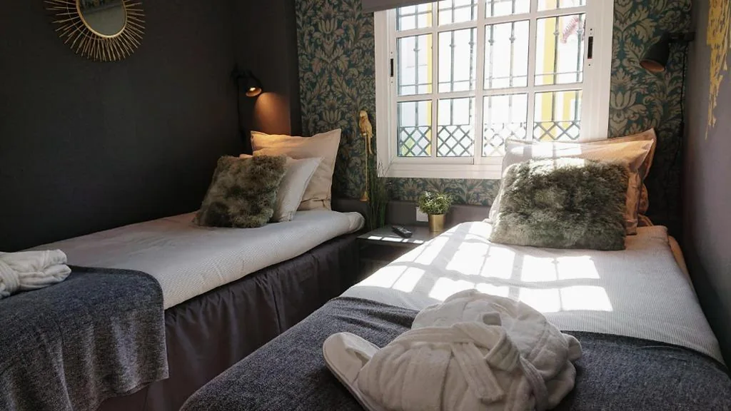 Suite Junior con terrazza — Carmen Rooms -- Boutique B&B by the sea