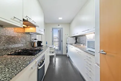 Carol Suites Fira Barcelona Habitaciones privadas en apartamento compartido — photo 4