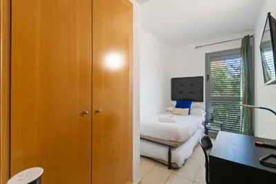 Carol Suites Fira Barcelona Habitaciones privadas en apartamento compartido — photo 5