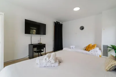 Carol Suites Fira Barcelona Habitaciones privadas en apartamento compartido — photo 11