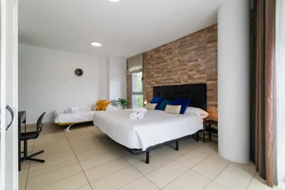 Carol Suites Fira Barcelona Habitaciones privadas en apartamento compartido — photo 12