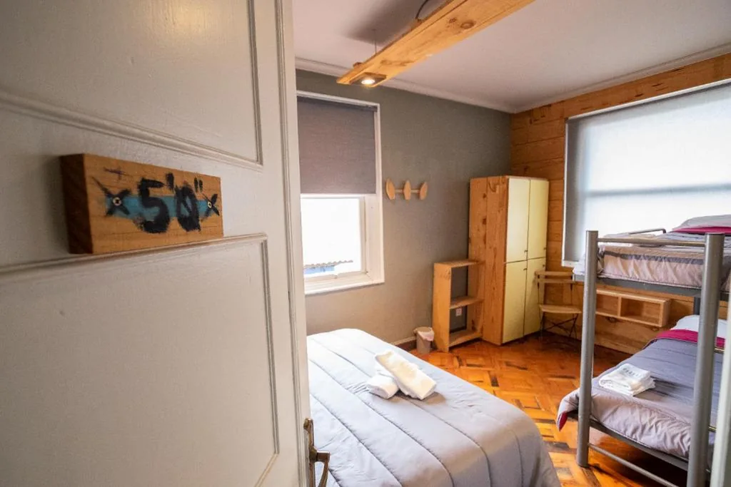 Habitación Cuádruple Clásica — Carving Surf Hostel