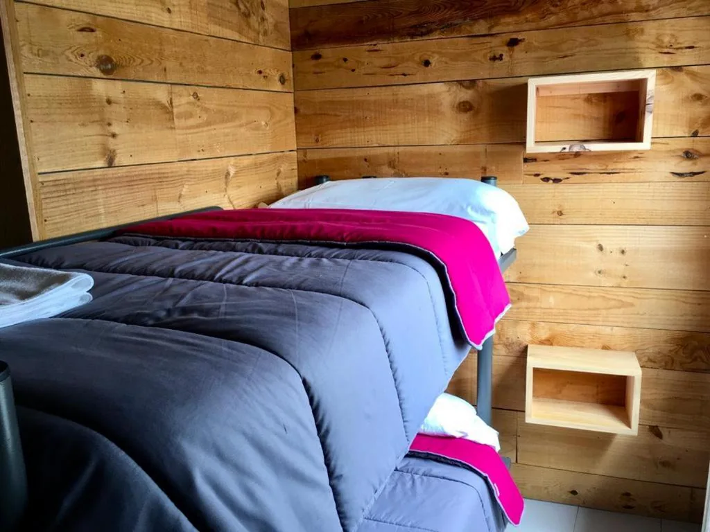 Habitación Doble con baño privado — Carving Surf Hostel