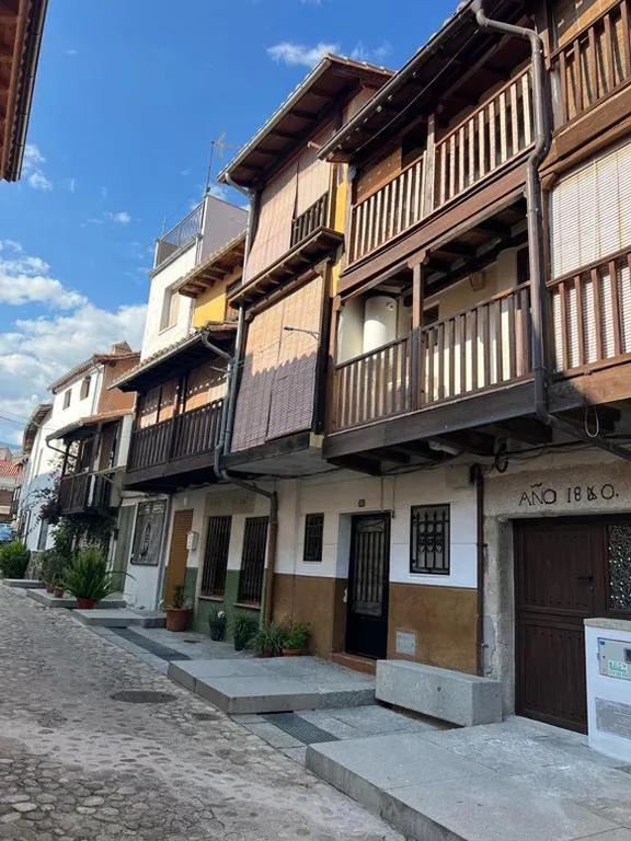 Casa de 4 dormitorios — CASA 1860 CANDELEDA