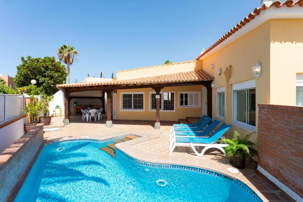 Villa Deluxe — Casa Ajabo with heateable pool