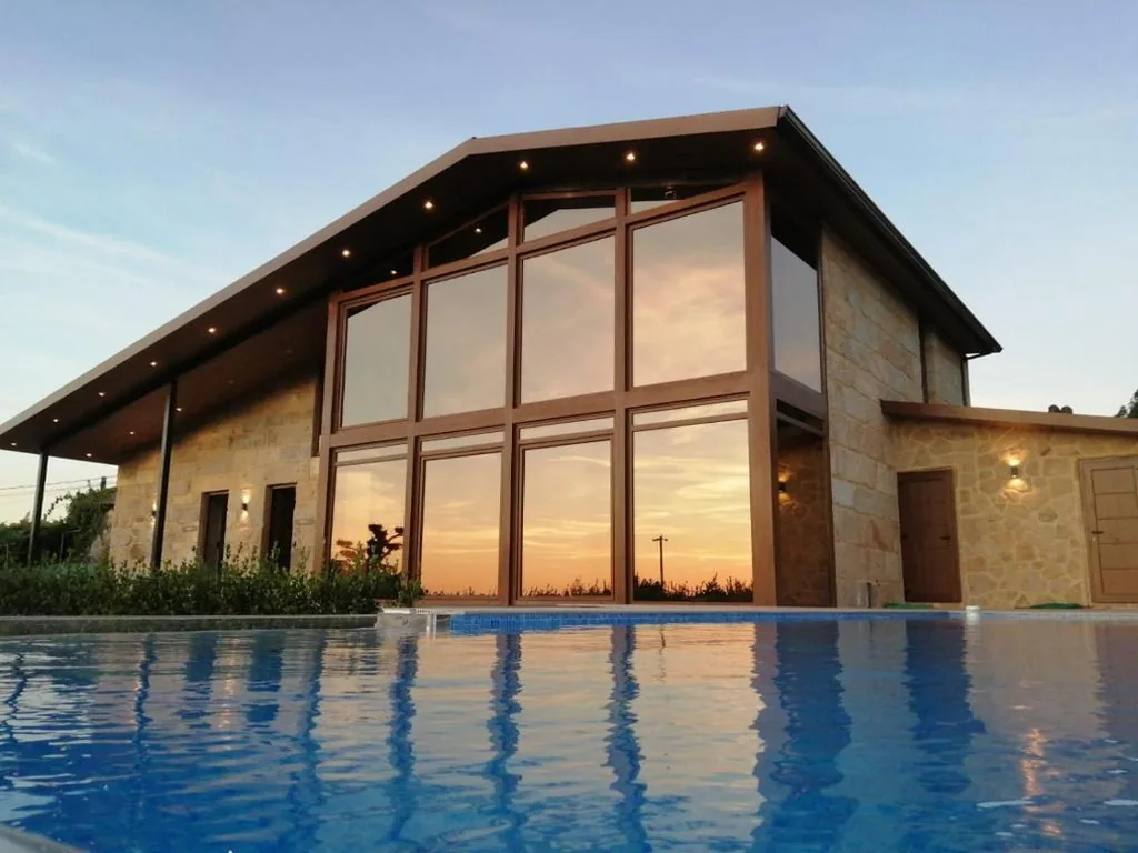 Habitación Superior - 1 cama grande — Casa Albarari Boutique Double Rooms with access to shared Infinity Pool