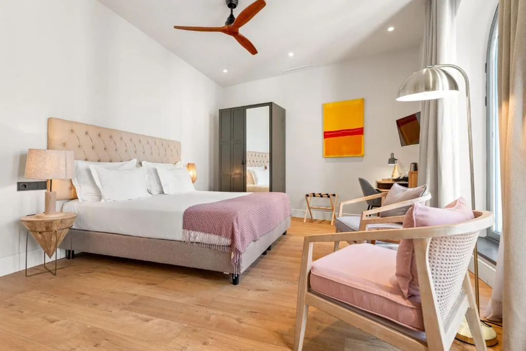 Quarto Duplo Superior - 1 ou 2 camas — Casa Alhaja by Shiadu