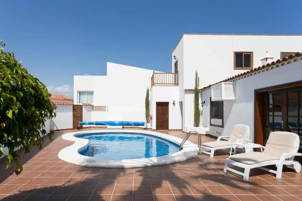 Villa mit 3 Schlafzimmern — CASA ALI unique family holiday home with pool