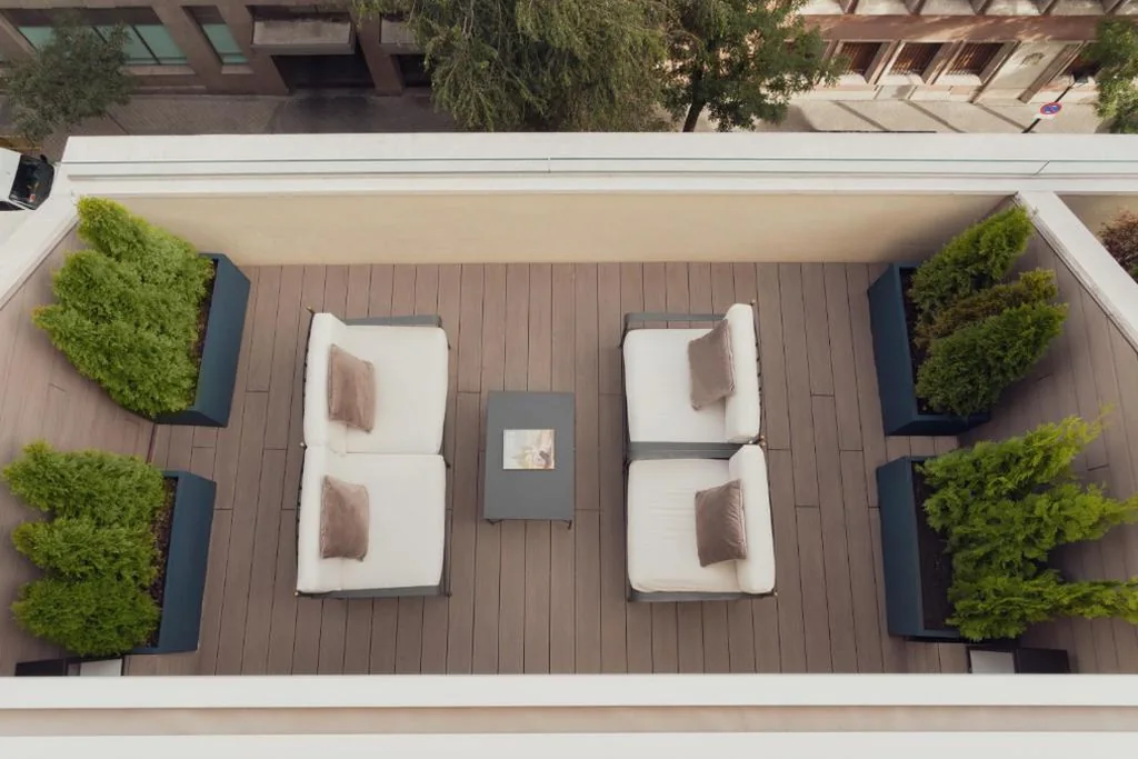 Habitación Deluxe en el ático con terraza — Casa Almagro by The Pavilions Hotels & Resorts