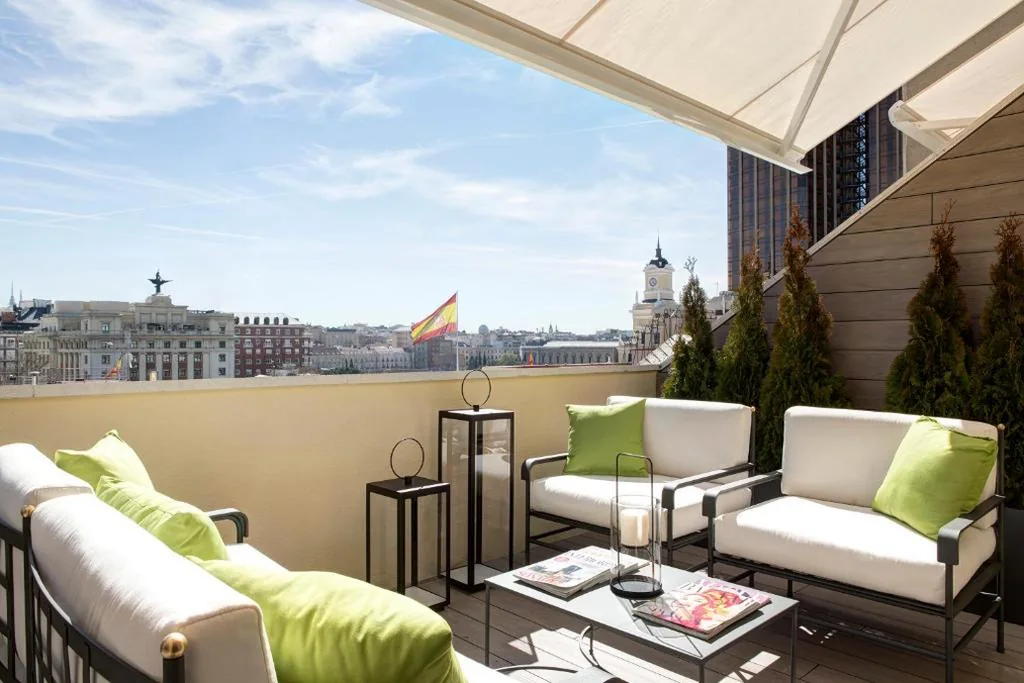 Habitación Familiar con balcón — Casa Almagro by The Pavilions Hotels & Resorts