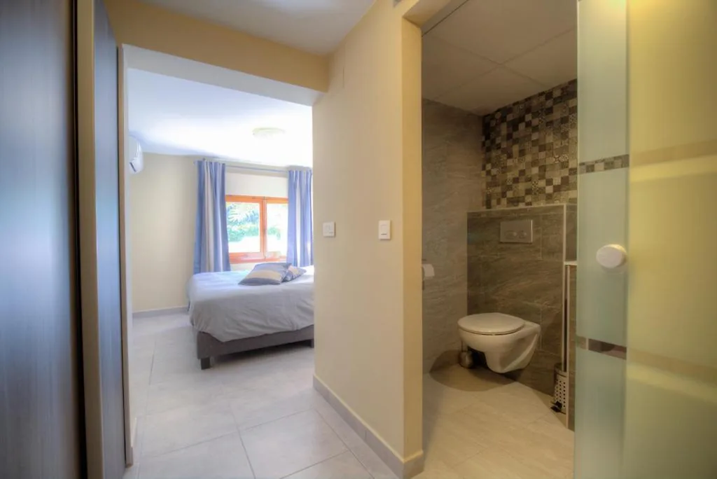Habitación Doble con baño privado — Casa Almendros