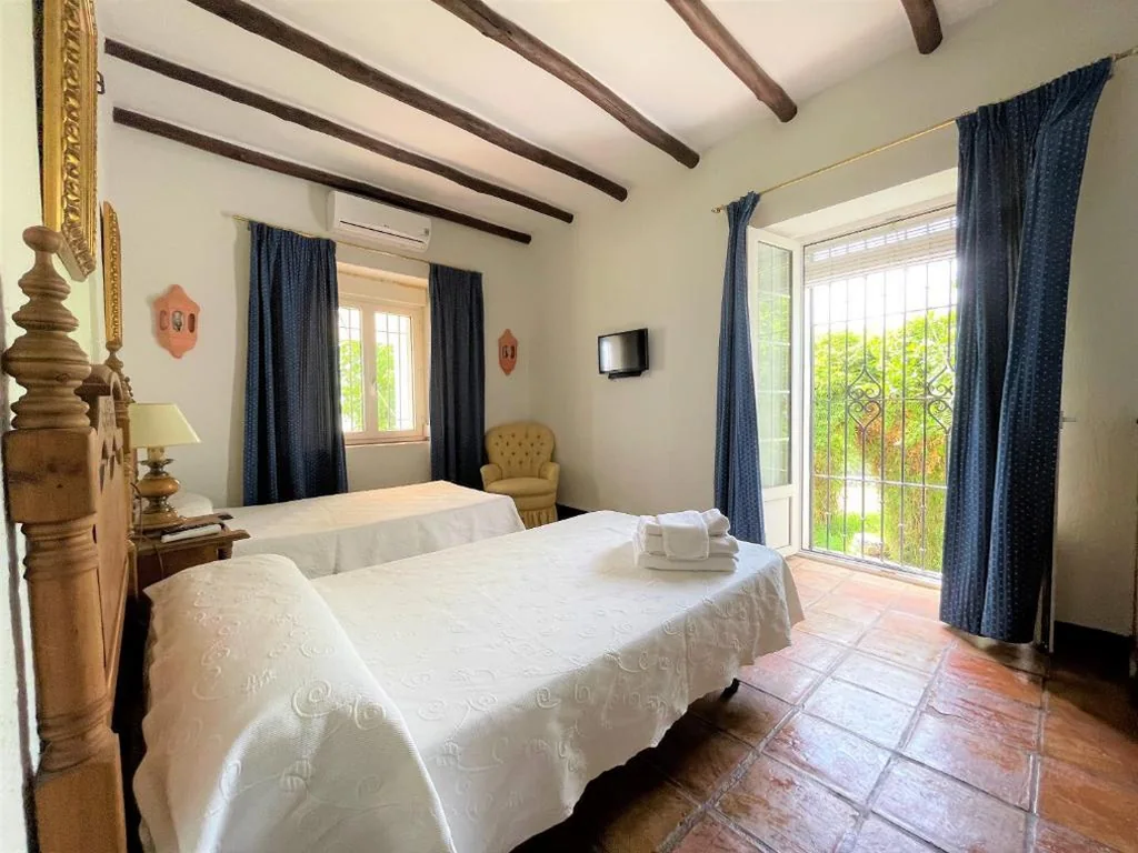 Chambre double avec salle de bains privative - 2 lits — Casa Alta