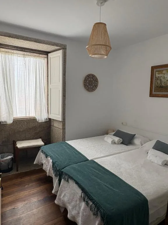 Camera doppia con bagno privato — Casa Anglicana del Peregrino/ Pensión Santa Cristina