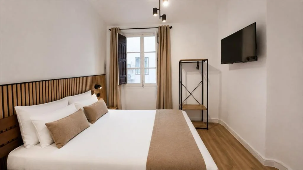 共用バスルーム付きダブルルーム — Casa Antares Granada
