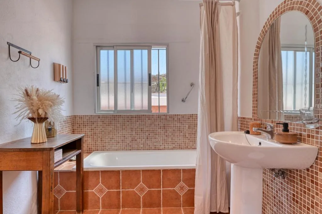 Casa Azafranes - Boutique B&B - Arenas