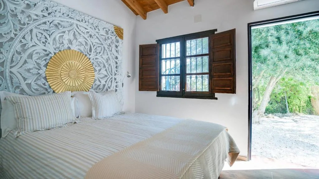 Deluxe-Zimmer mit 1 großem Doppelbett — Casa Baliza, adults only