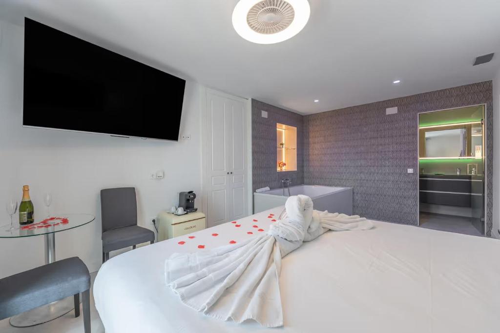 CASA BANDERAS SPA & Gestión CAMINITO DEL REY
