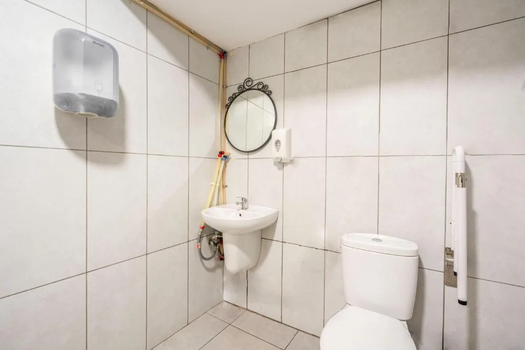 Lit en dortoir mixte de 4 lits avec salle de bains privative — Casa Barcelo Camp Nou Barcelona