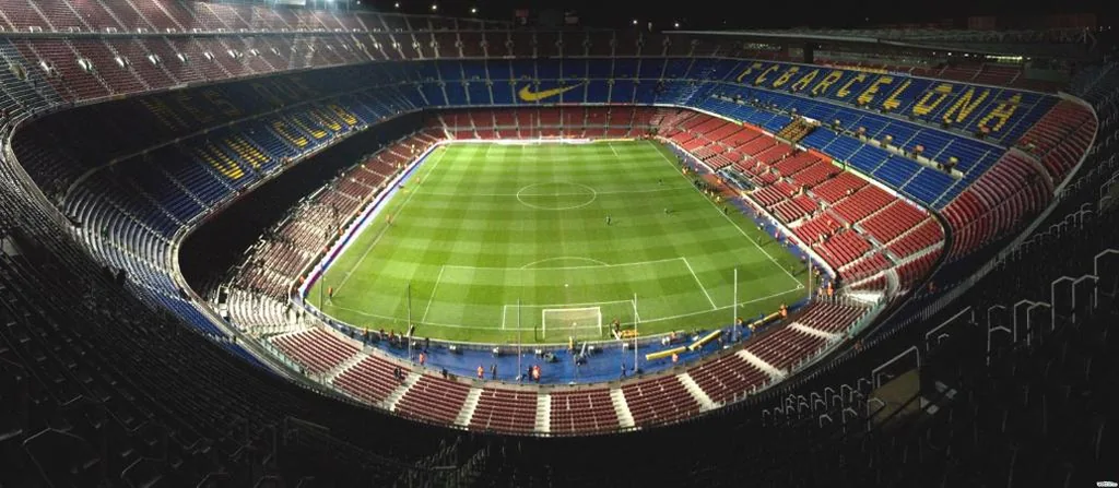 Lit en dortoir mixte de 6 lits avec terrasse privée — Casa Barcelo Camp Nou Barcelona
