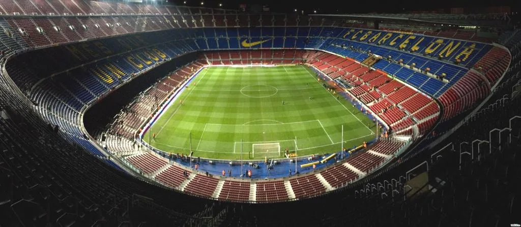 Lit en dortoir mixte de 6 lits avec balcon privé — Casa Barcelo Camp Nou Barcelona