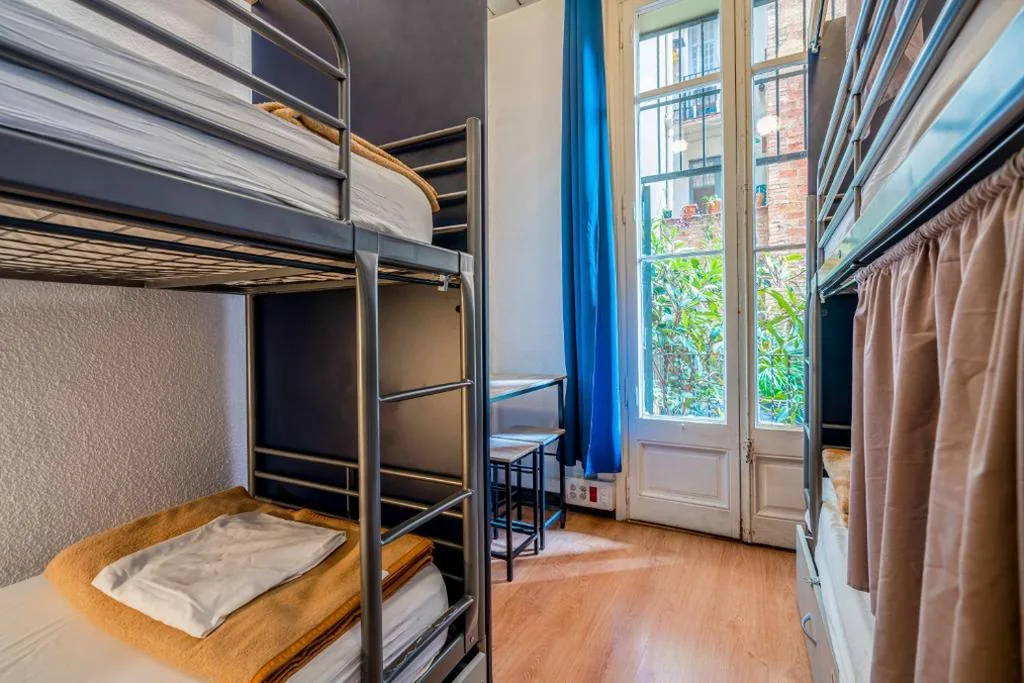 Litera en habitación compartida mixta de 4 camas — Casa Barcelo Hostel Barcelona