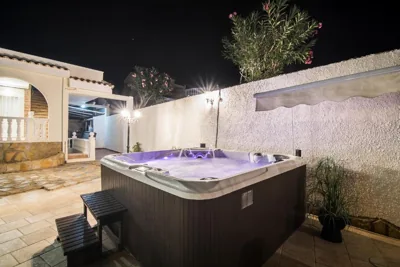 Casa Blanca la Villa Grande - Private SWIMMING POOL & GARDEN - JACUZZI XXL - BEACH 2,4km - AIRPORT 9 km - CENTER 0,8km — Foto 4