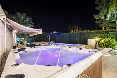 Casa Blanca la Villa Grande - Private SWIMMING POOL & GARDEN - JACUZZI XXL - BEACH 2,4km - AIRPORT 9 km - CENTER 0,8km — Foto 5