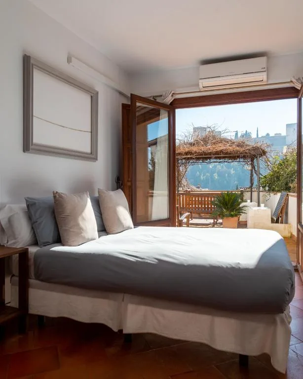 Doppelzimmer mit eigenem Bad und Blick auf die Alhambra — Casa Bombo