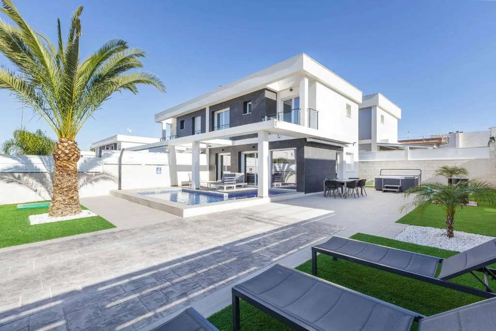 Villa mit 3 Schlafzimmern — Casa Bos Dolpfin Wellness Luxury Entire Villa Pool & Jacuzzi Gran Alacant near Beach