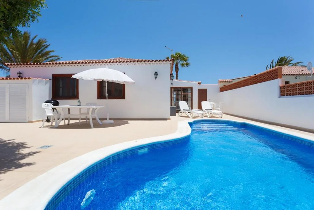 Villa de 2 dormitorios — CASA BRANSFORD, Excellent, Sunny House with Private Heated Pool