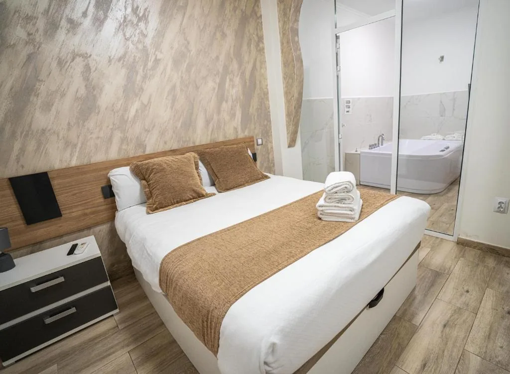 Chambre Double Deluxe avec baignoire — Casa Brava