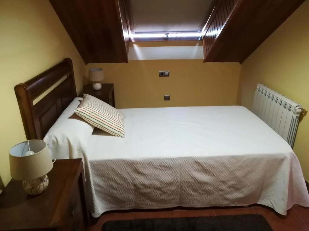 Quarto Individual com casa de banho privativa — Casa Bravo