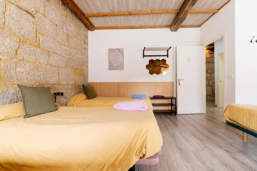 Vierbettzimmer mit Gemeinschaftsbad — Casa Bubela, O Castro de Dozón.