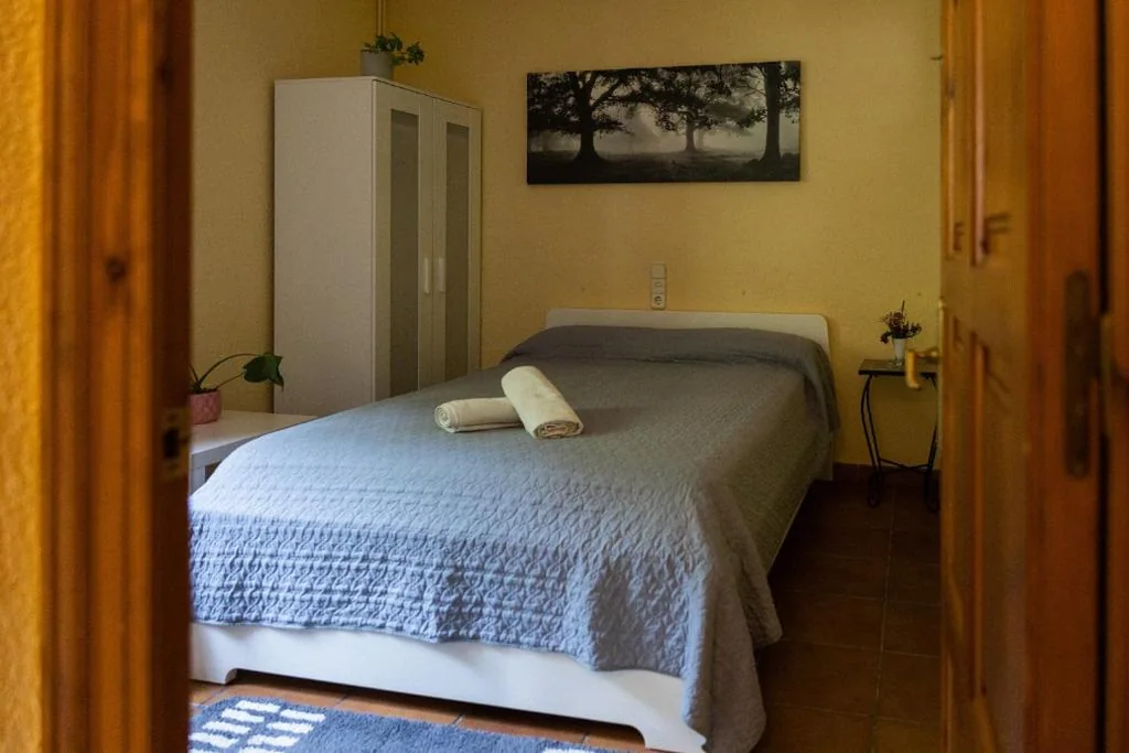 Habitación Doble con baño privado externo — Casa Can Rufo de Rupit
