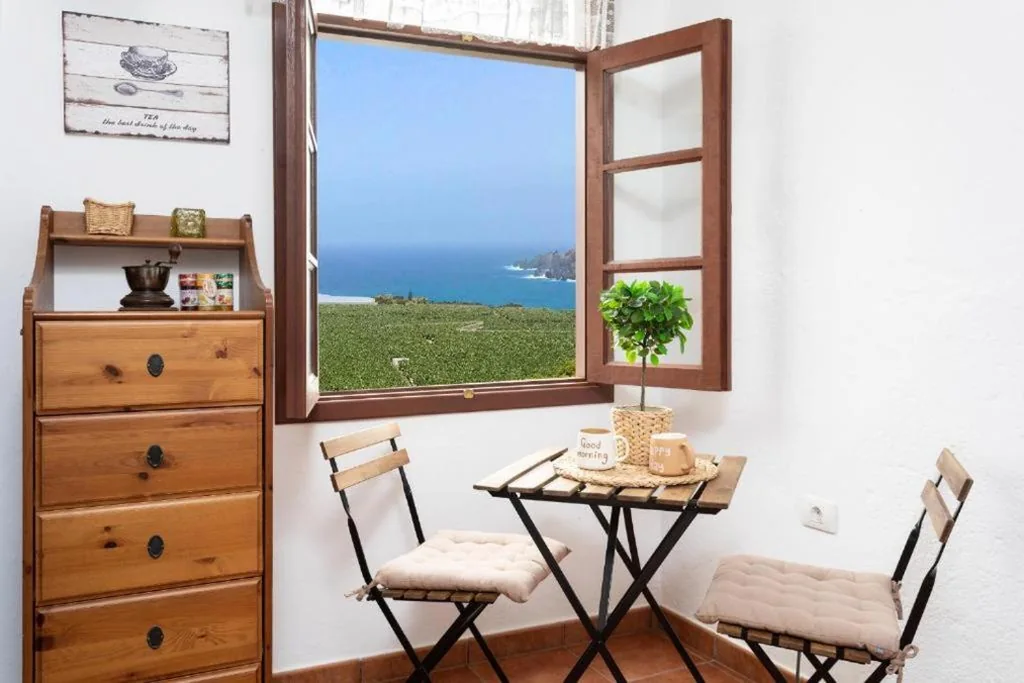 Casa de 2 dormitorios — CASA CANARIA ACERÓ