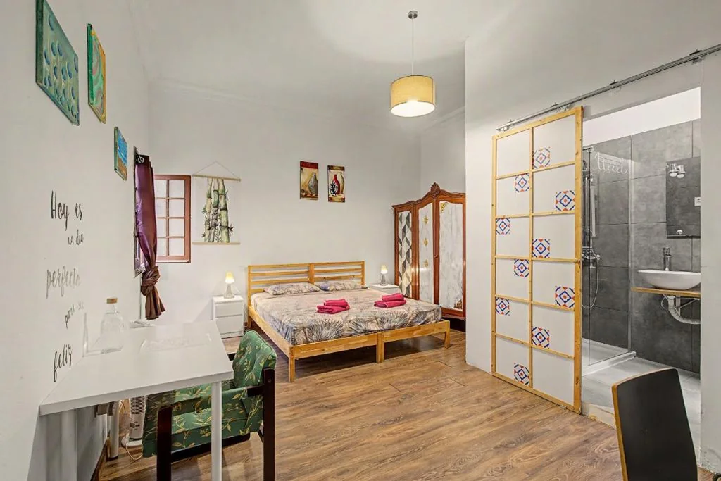 Camera doppia Deluxe con doccia — Casa Canaria Beautiful Home