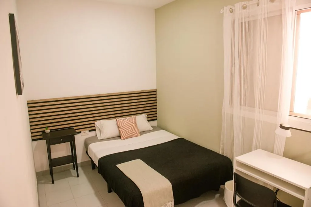 Habitación individual con aseo compartido — Casa Capitan Coliving Coworking Digital Nomads