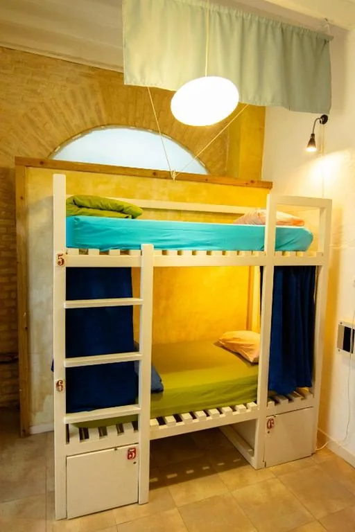 Bett im gemischten Schlafsaal mit 5 Betten und eigenem Bad — Casa Caracol